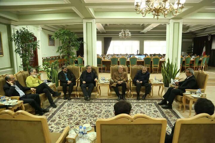 باید کاری‌کنیم که وطن‌فروشی هزینه داشته باشد