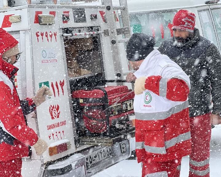 هلال احمر خراسان جنوبی به ۳۸۲ نفر گرفتار در برف امدادرسانی کرد