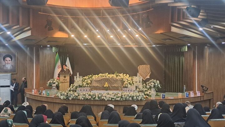 زندگی ملت ایران با قرآن نهادینه شده است