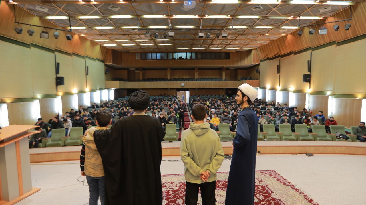 مجموعه برنامه‌های تبیینی"فجر هم‌آوا" در زنجان کلید خورد