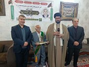 پیرغلام حسینی ۸۱ ساله شهرستان خرم آباد تکریم شد
