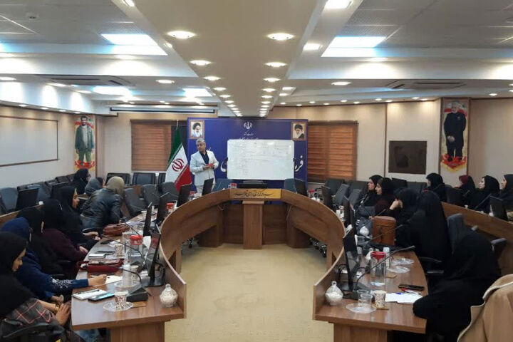 برگزاری کارگاه آشنایی با مبانی برند؛ گامی نو در مسیر برندسازی هنرمندان آران و بیدگل