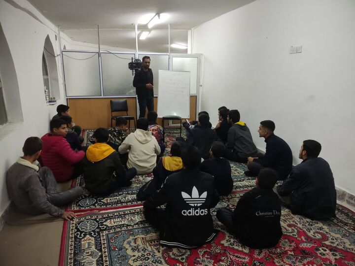 چهارشنبه‌های دانایی در کانون میثاق شلمزار؛ پیوند نوجوانان با نهج‌البلاغه و سیره شهدا