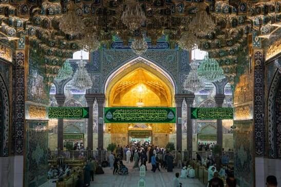 نصب کتیبه‌ ولادت امام سجاد (ع) در حرم مطهر امام رضا (ع)