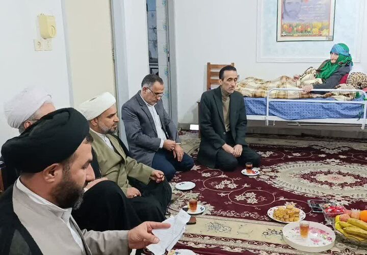 دیدار رییس شورای هیات مذهبی مازندران با مادر شهید لقمانی