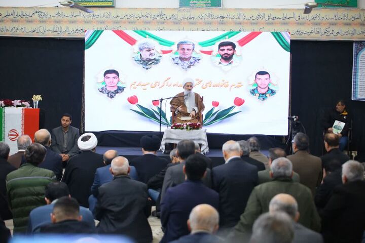 لزوم پرهیز از دو قطبی و چند قطبی شدن جامعه/ مسئولین موضوع فضای مجازی و اینترنت ملی را با جدیت پیگیری کنند