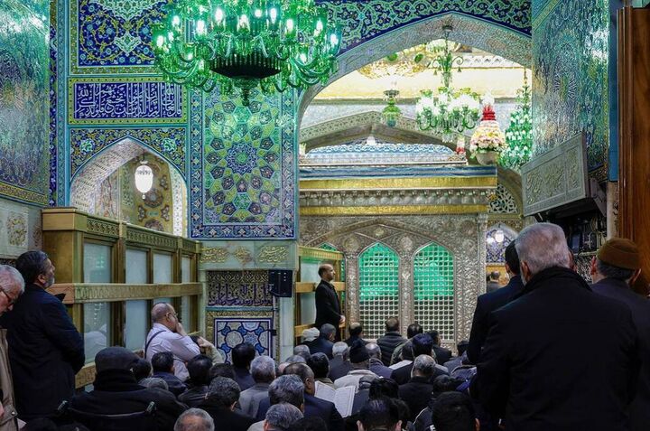 غبارروبی مضجع شریف رضوی با حضور خانواده شهدای امنیت