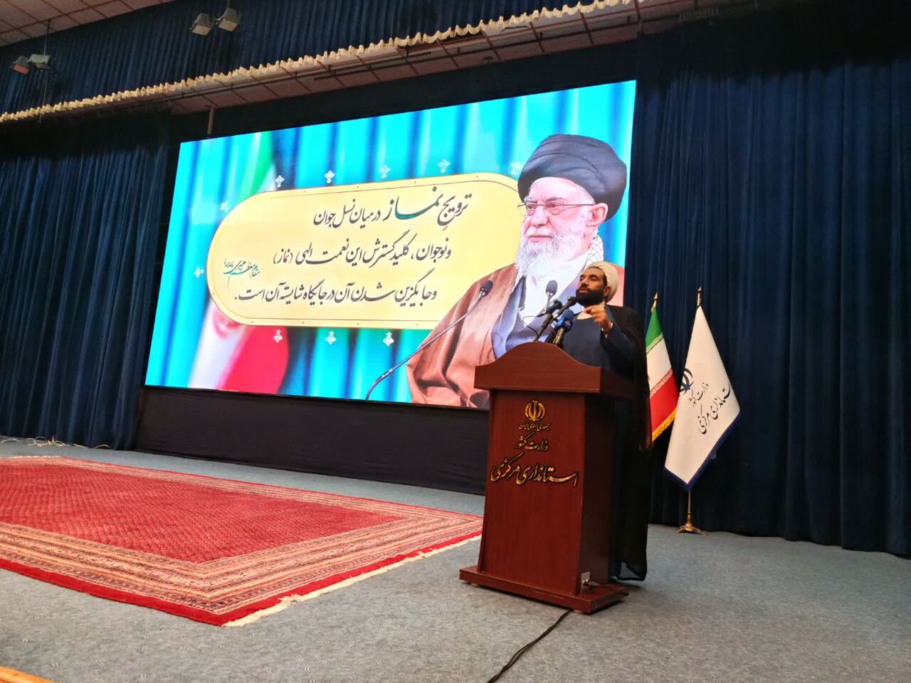 خانواده‌های نمازخوان، جامعه را در برابر آسیب‌های اجتماعی بیمه می‌کنند