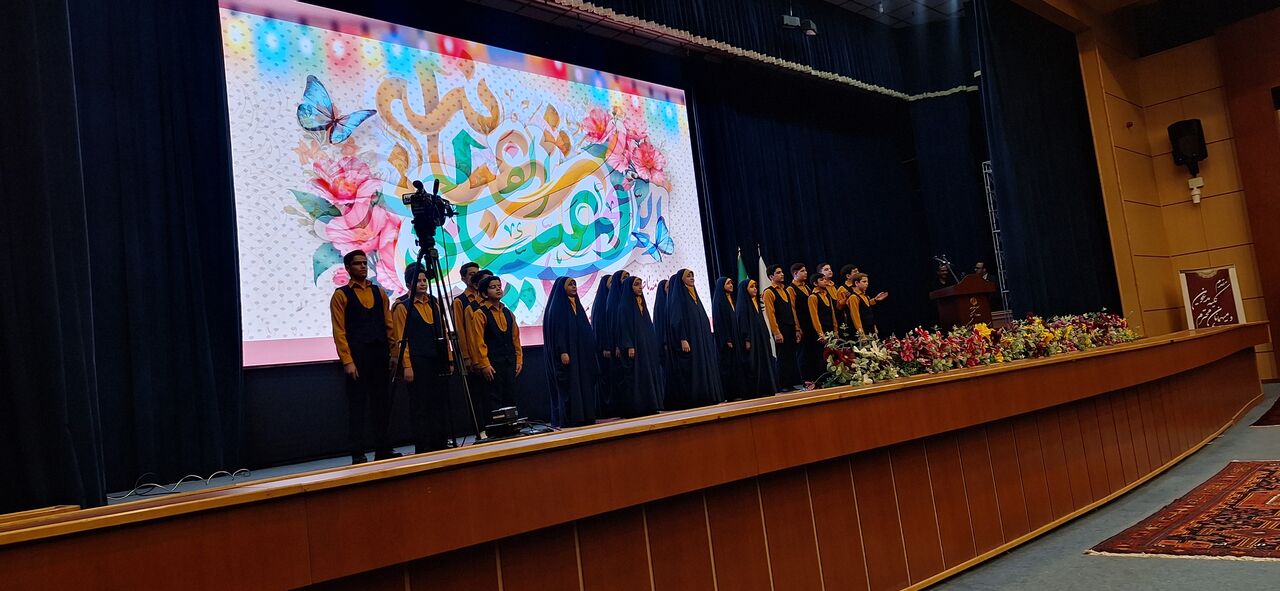 خانواده‌های نمازخوان، جامعه را در برابر آسیب‌های اجتماعی بیمه می‌کنند