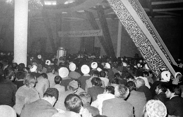 نقش مسجد دانشگاه تهران در بازگشت امام خمینی(ره) به ایران