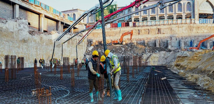 آغاز عملیات بتنریزی مسیر عزاداری «رکضة طویریج» در طرح توسعه صحن امام حسن مجتبی(ع)در آستان مقدس حسینی