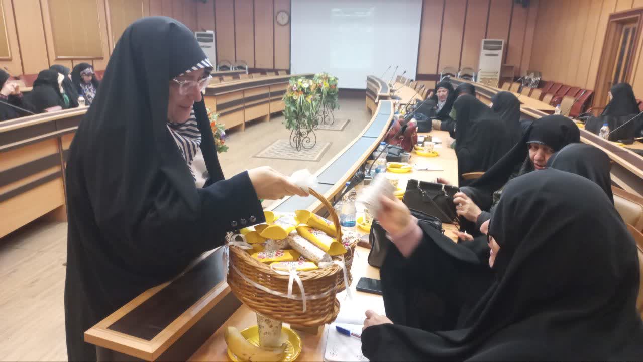 بانوان نقش محوری در ترویج فرهنگ نذر و تربیت نسل حسینی دارند