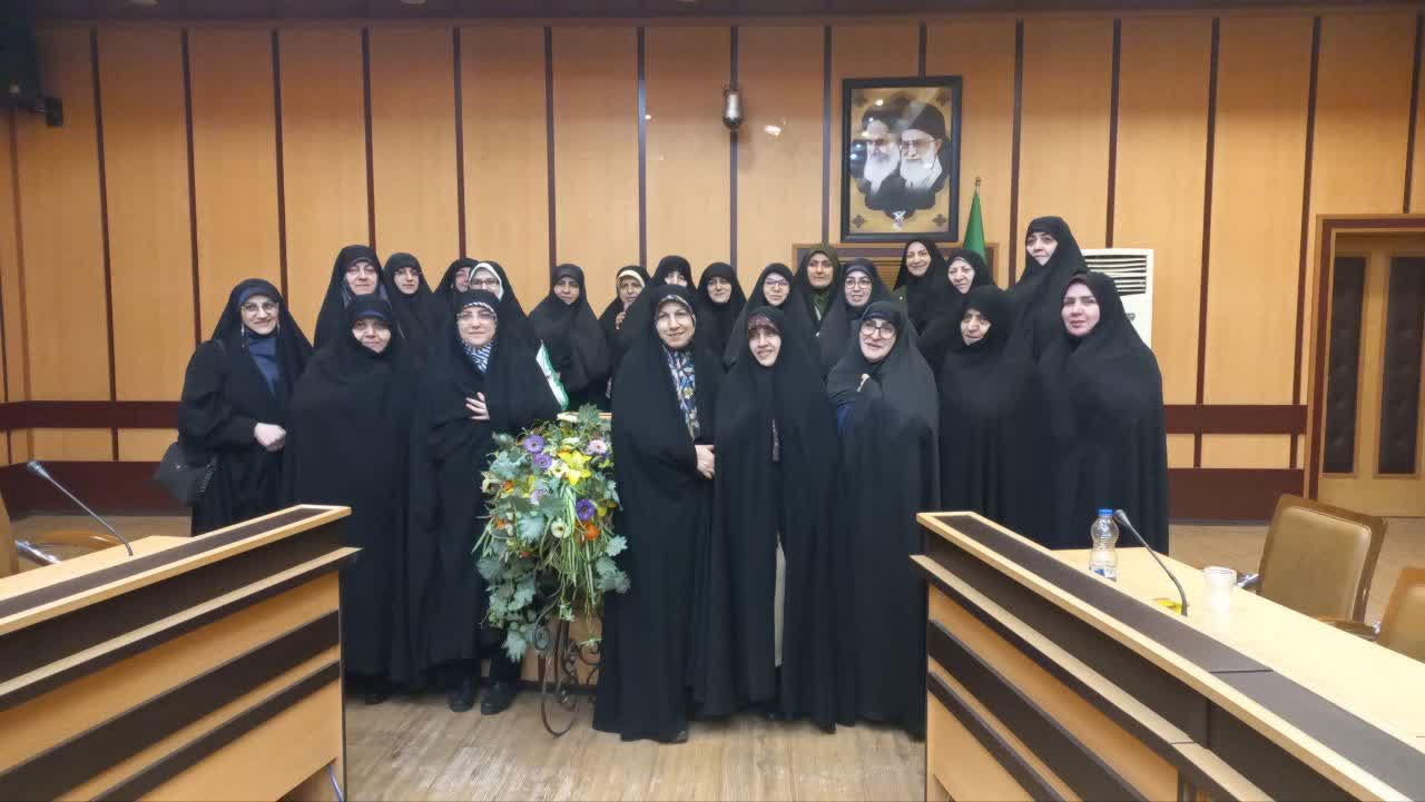 بانوان نقش محوری در ترویج فرهنگ نذر و تربیت نسل حسینی دارند