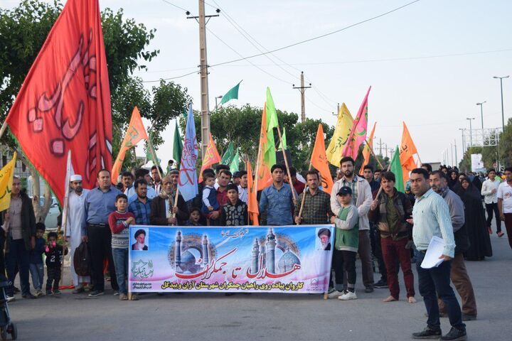 عاشقان مهدی(عج) مسیر یکصد کیلومتری «هلال تا جمکران» را با پای پیاده طی می‌کنند