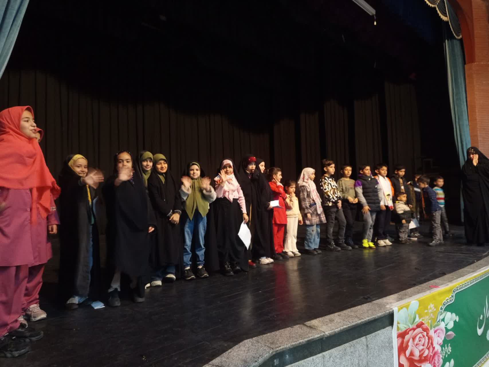 نغمههای انقلابی آذربایجان غربی؛ سرود، زبان جدید جوانان مسجدی برای روایت تاریخ