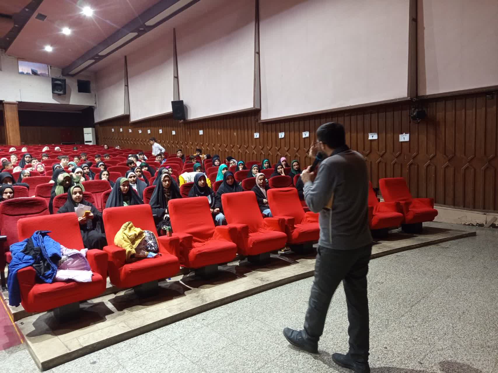 نغمههای انقلابی آذربایجان غربی؛ سرود، زبان جدید جوانان مسجدی برای روایت تاریخ