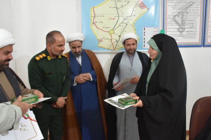 خادمان اعتکاف قروه تجلیل شدند