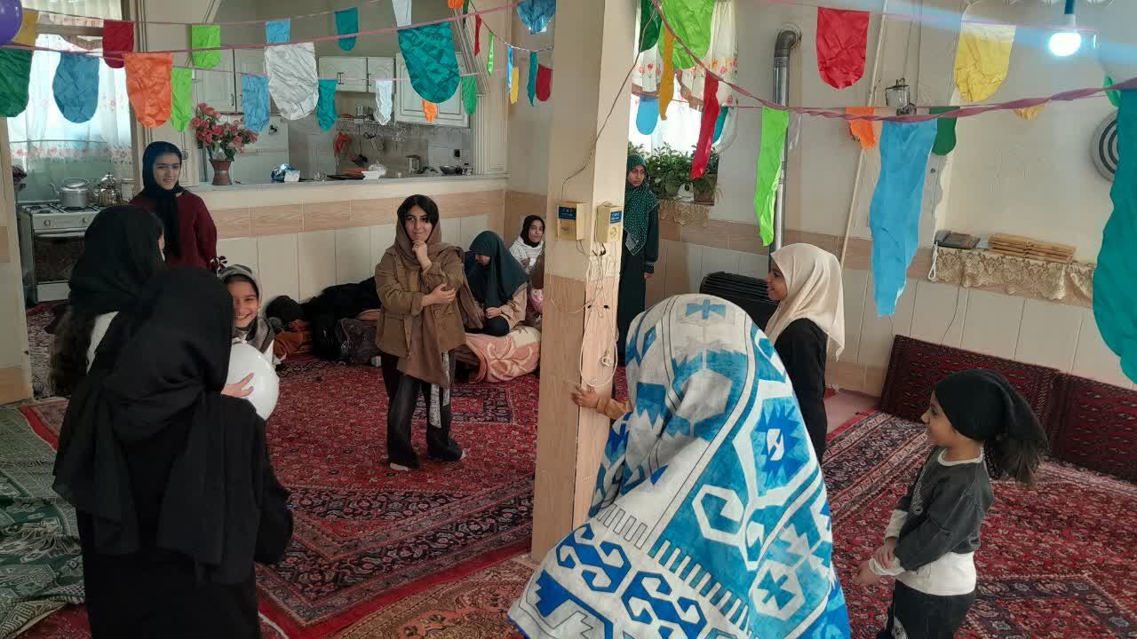 اولین دورهمی دخترانه در مسجد موسی بن کاظم برگزار شد