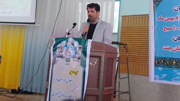 نماز انسان را در برابر استکبار و تهاجم فکری مقاوم می‌کند