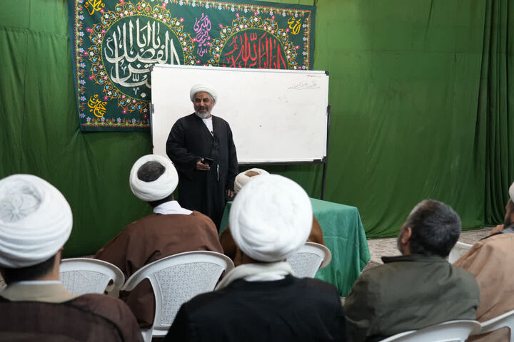 کارگاه «آشنایی با شعر و شعرخوانی» ویژه ائمه جماعات و فعالان فرهنگی مساجد مشهد