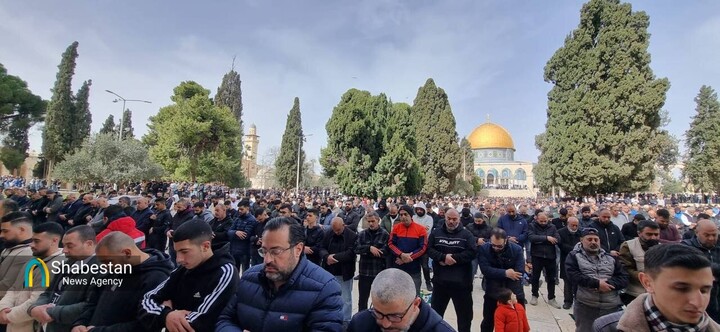 اقامه نماز جمعه ده‌ها هزار فلسطینی در مسجدالاقصی
