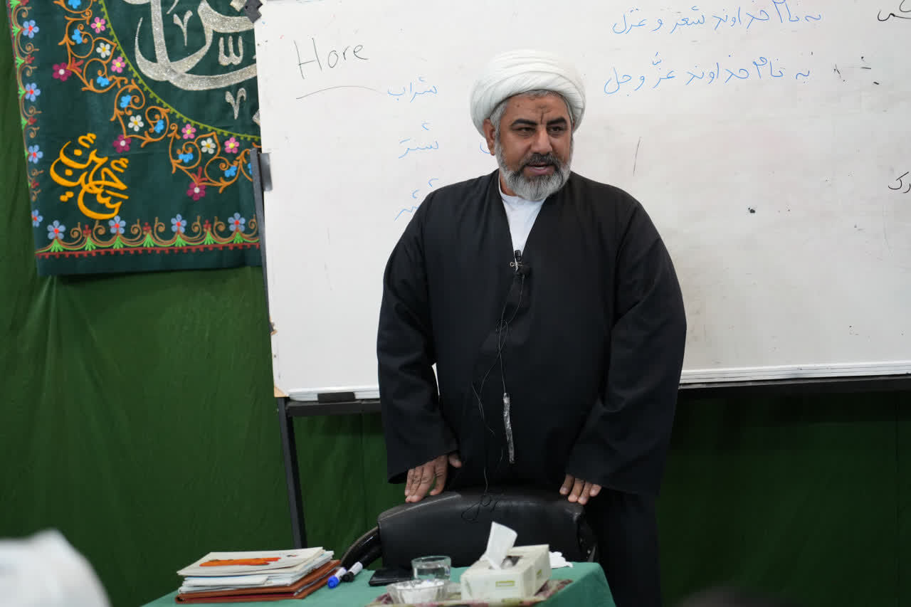 کارگاه «آشنایی با شعر و شعرخوانی» ویژه ائمه جماعات و فعالان فرهنگی مساجد مشهد