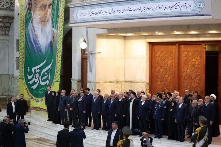 تجدید میثاق رئیس جمهور پزشکیان و اعضای هیئت دولت با آرمان‌های امام(ره)