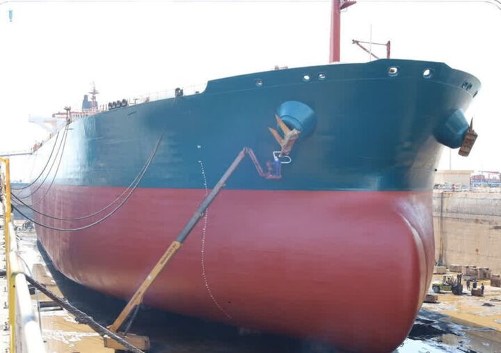 نفتکش غول‌پیکر ۱۰۰ هزارتنی با رکورد ۱۴ روزه تعمیرات به آب اندازی شد