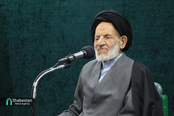 استکبار جهانی نمونه سقوط انسانیت است