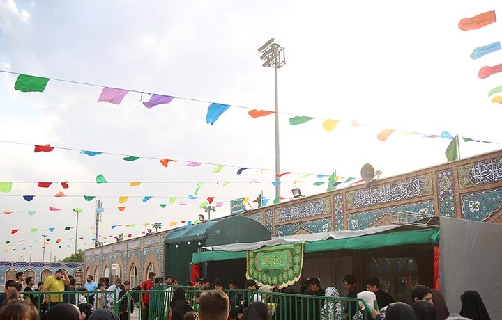 برپایی ایستگاه‌های صلواتی نیمه شعبان در حرم بانوی کرامت