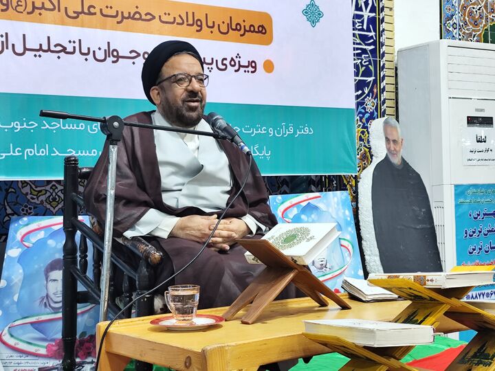 هدف زندگی و مسیر سعادت انسان در آموزه‌های قرآن کریم نهفته است