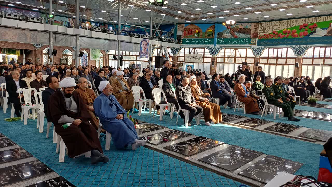 آیین گلباران مزار شهدای رشت