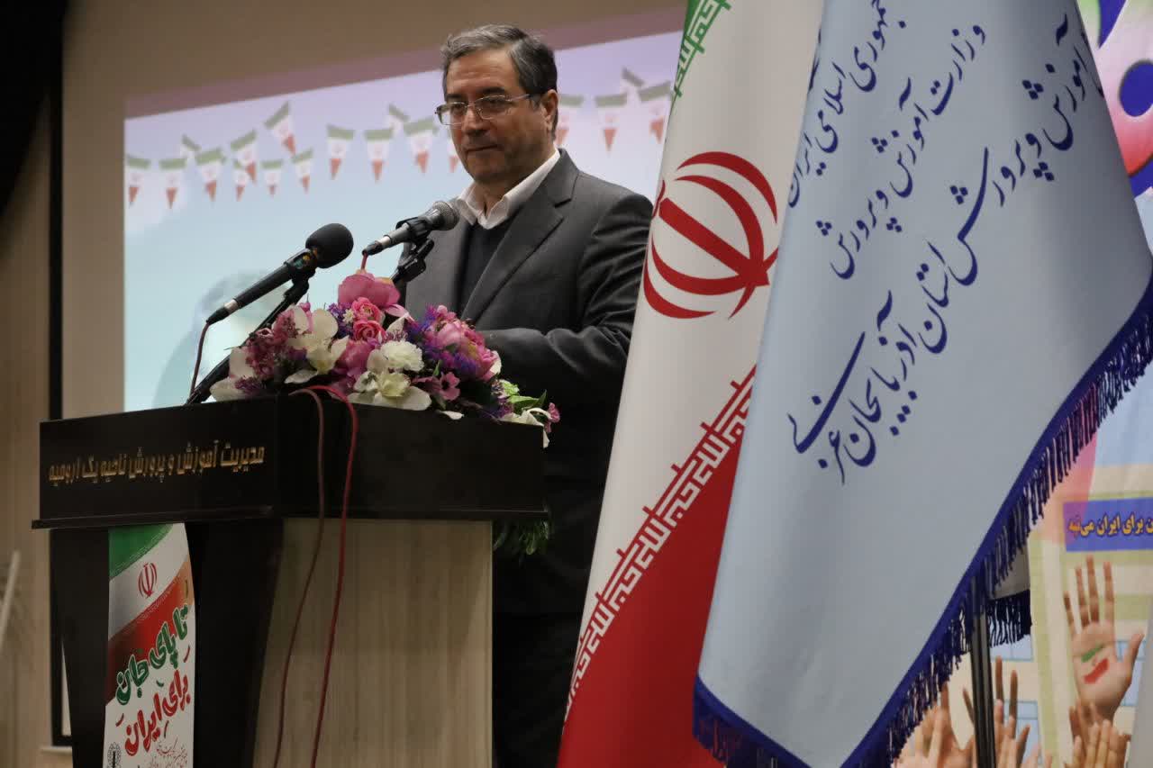 پیروزی حق در گرو ایستادگی و ارتباط با خداست