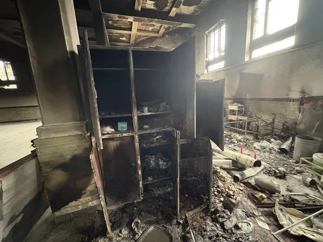 روایت سوختن پاتوق فرهنگی، قرآنی بچه‌های مسجد جامع یزدان‌شهر در آتش اغتشاش