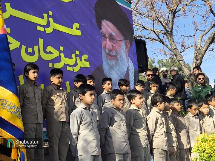 همصدایی نسل انقلاب با سرود «پسراتو ببین» در ۱۲ بهمن بیرجند