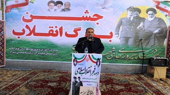 دهه فجر نماد ایستادگی و وحدت ملت ایران است