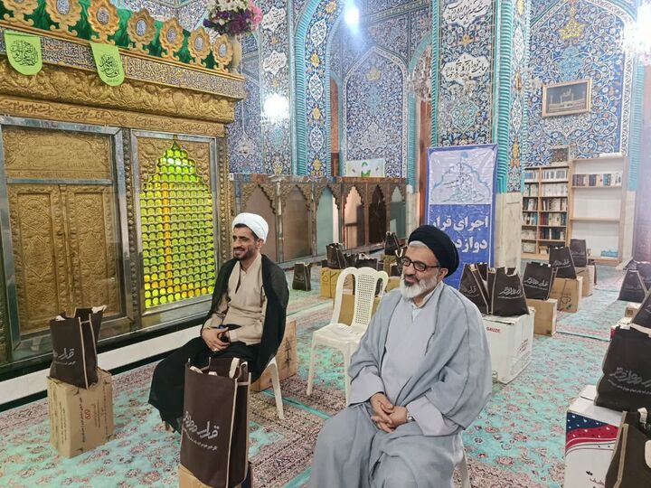 توزیع سبد کالا بین خانواده‌های کم برخوردار همسایه امامزادگان هرمزگان