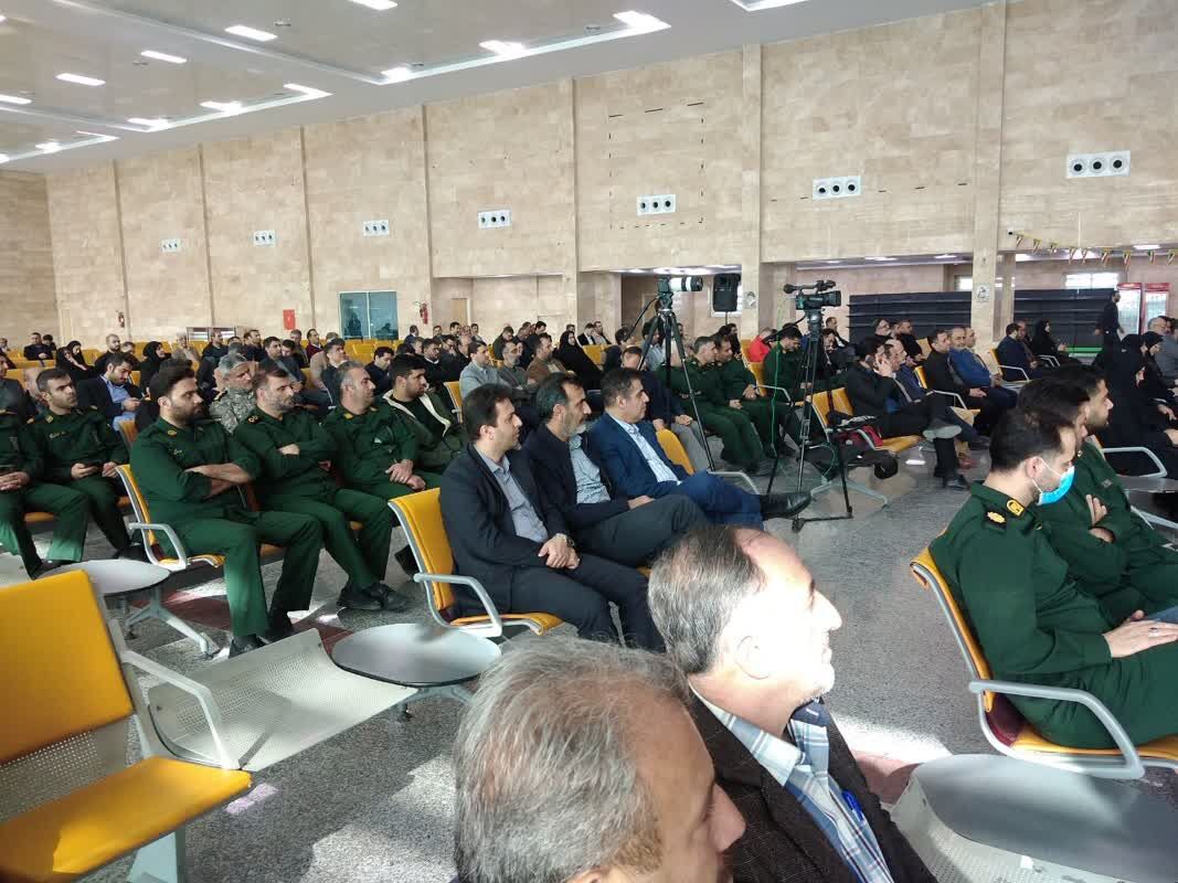 تبیین دستاوردهای انقلاب و خدمترسانی به مردم باید توأمان باشد