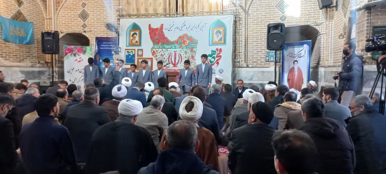 همزمان با آغاز دهه فجر؛ حجره طلبگی امام خمینی(ره) در اراک عطرافشانی شد