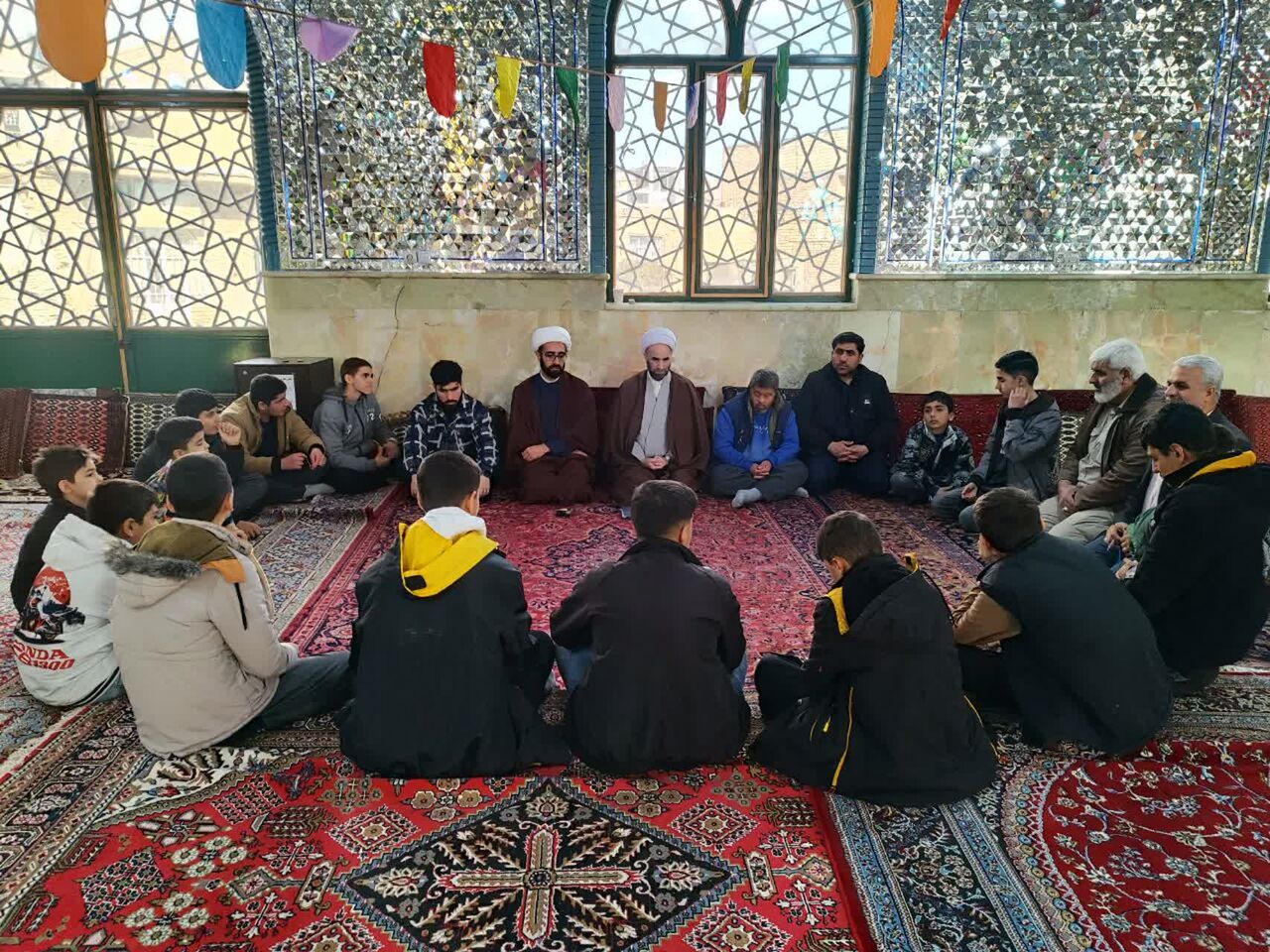جذب جوانان به مسجد با اردوهای برون‌شهری، لیگ‌های ورزشی و حلقه‌های صالحین
