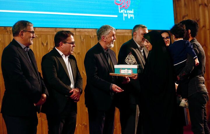 جشنواره بین‌المللی شعر فجر در ایستگاه بیستم/ معرفی آثار برگزیده و شایسته تقدیر