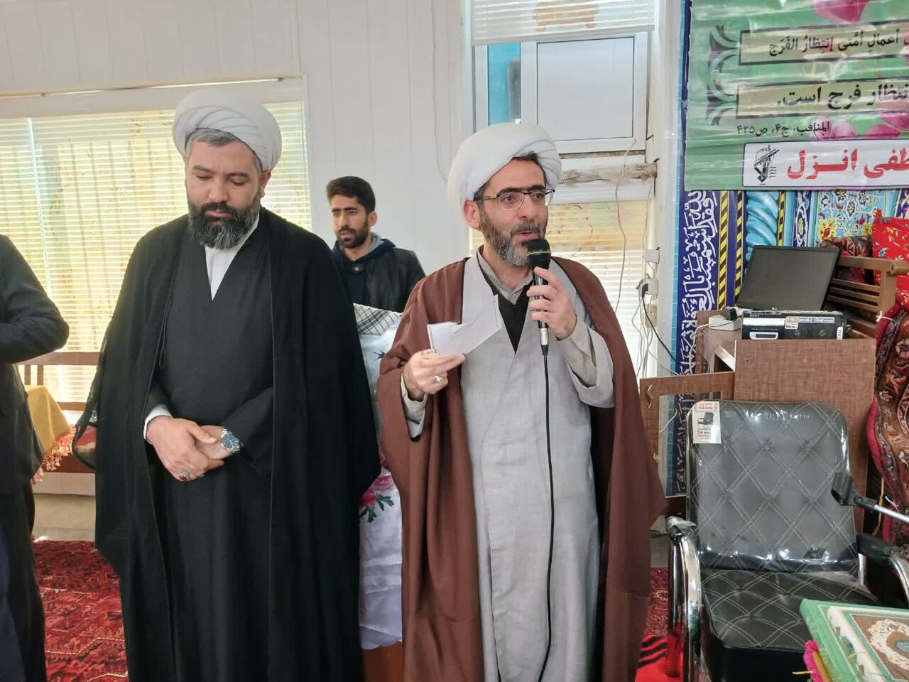 انس معنوی با قرآن در قره‌باغ؛ نوجوانان در کنار حمید شکارچی