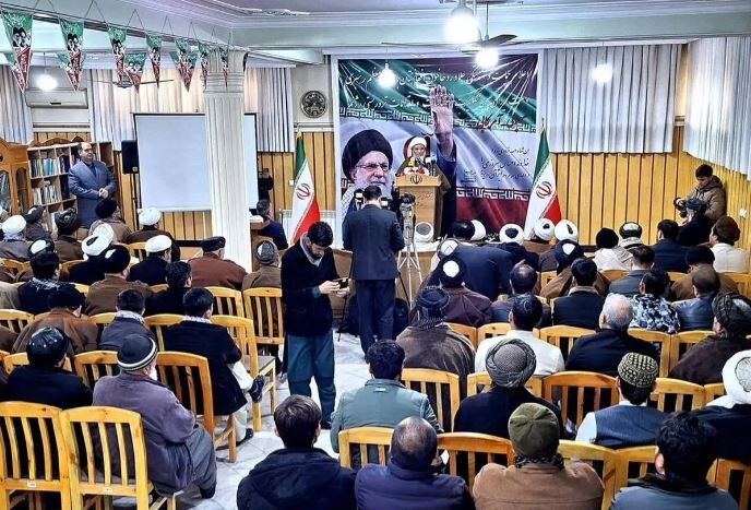 خاندان پهلوی باطل است/ پشتیبان امام خامنه‌ای هستیم