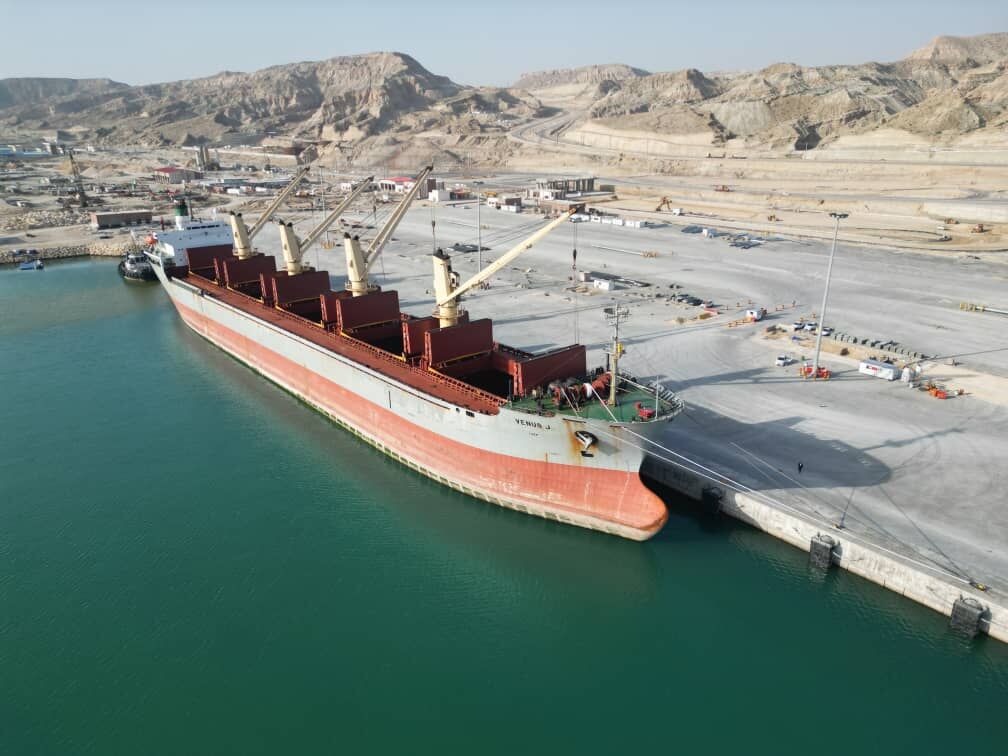 آغاز بارگیری نخستین محموله ۳۰ هزار تنی بیلت فولادی در بندر منطقه ویژه اقتصادی پارسیان