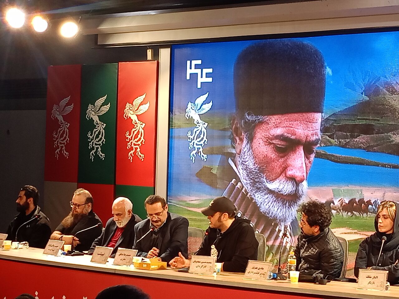 وقتی پای ایران در میان است، از شعار دادن ابا نداریم/ از بازیگرانی استفاده کردم که با شجاعت کنار فیلم بایستند