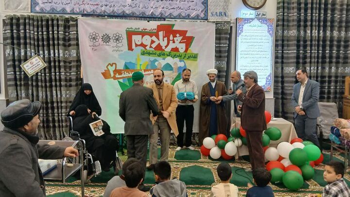 «مغز بادوم» به ایستگاه محله عبادی رسید