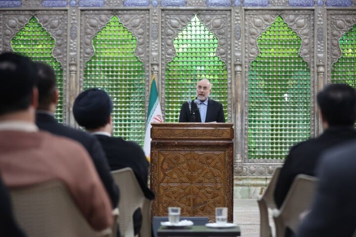 با عقلانیت انقلابی رضایت مردم را به دست آوریم