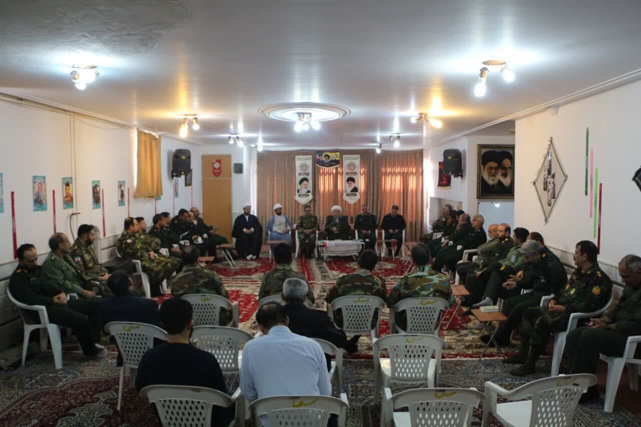 نماز وحدت نیروهای مسلح در آران و بیدگل؛ امام جمعه: نیروهای مسلح ایران پرچمدار ولایت و انقلاباند