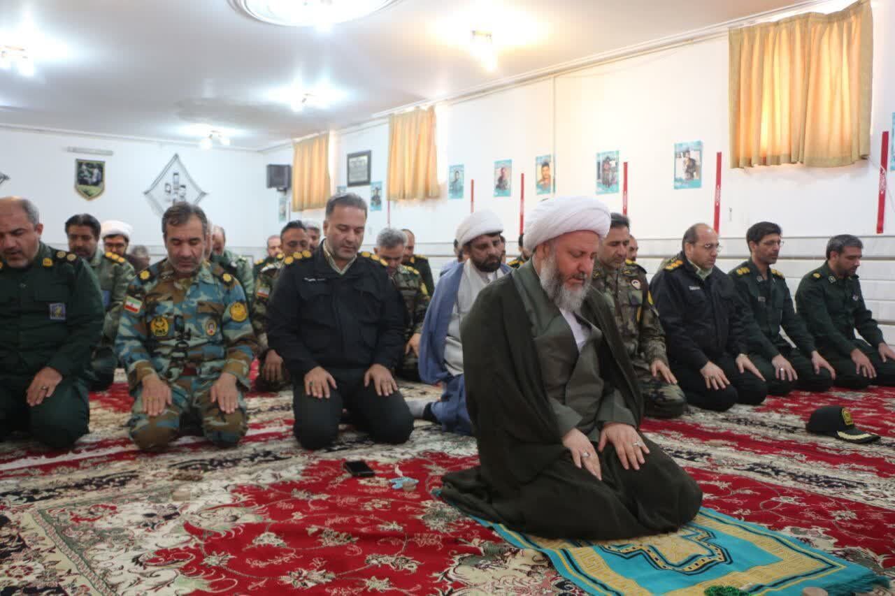 نماز وحدت نیروهای مسلح در آران و بیدگل؛ امام جمعه: نیروهای مسلح ایران پرچمدار ولایت و انقلاباند