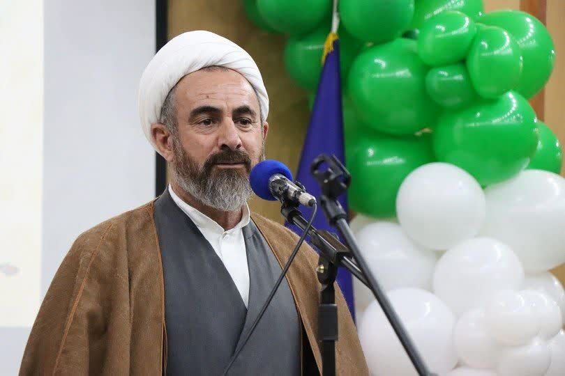 سعادت جامعه در عمل به قرآن است